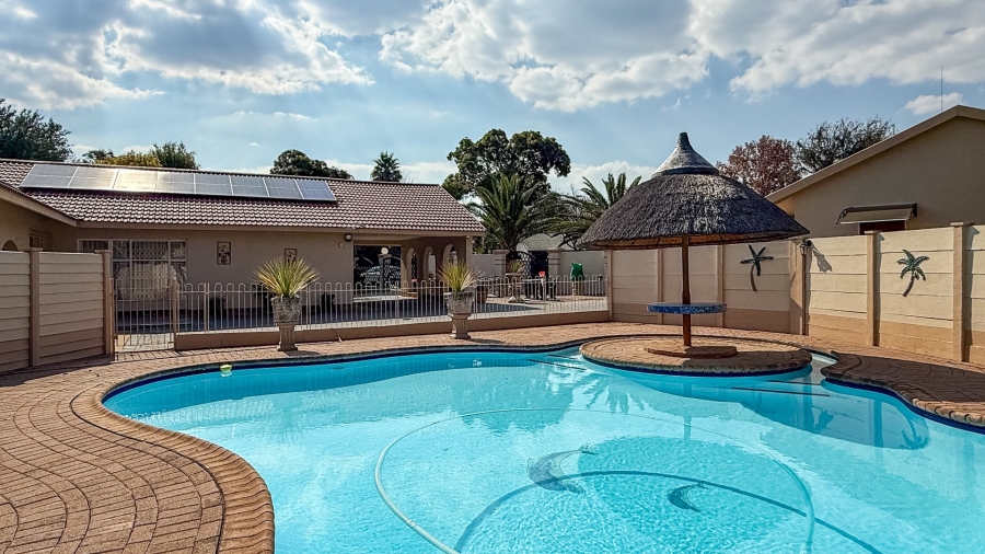 3 Bedroom Property for Sale in Flamwood North West